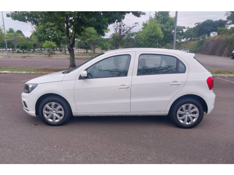 VOLKSWAGEN - GOL - 2022/2023 - Branca - R$ 59.500,00
