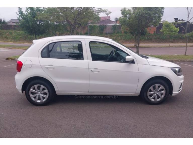 VOLKSWAGEN - GOL - 2022/2023 - Branca - R$ 59.500,00
