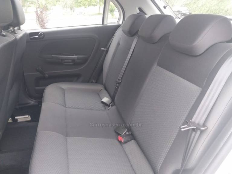 VOLKSWAGEN - GOL - 2022/2023 - Branca - R$ 59.500,00